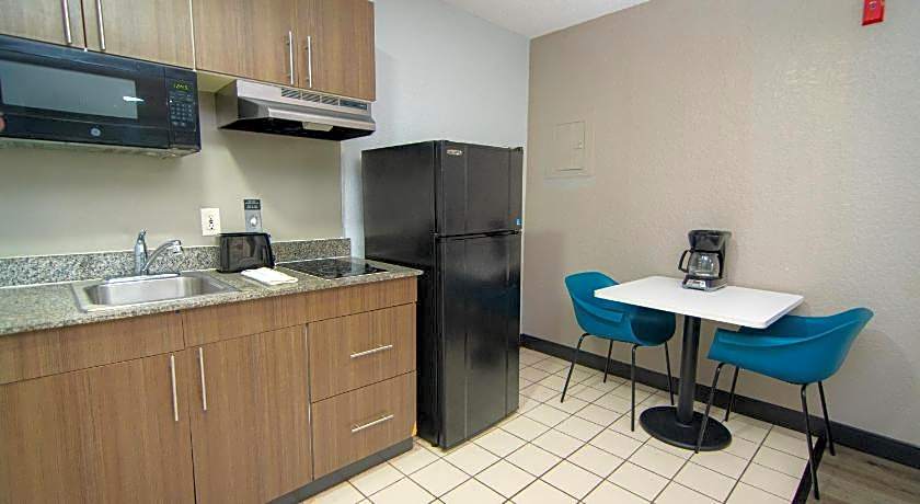 Studio 6 Extended Stay - West Palm Beach, FL
