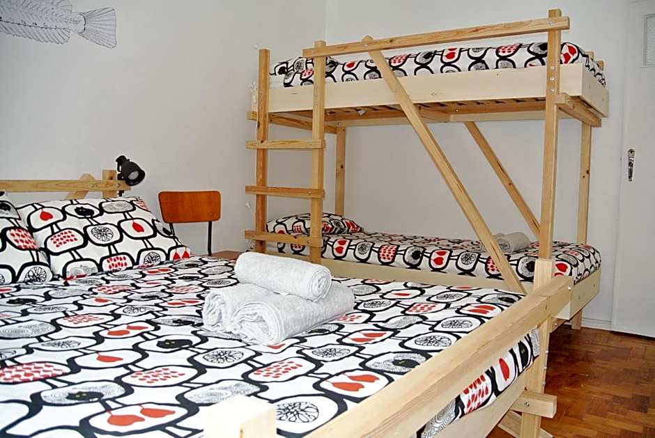 Nazaré Hostel - Rooms & Dorms
