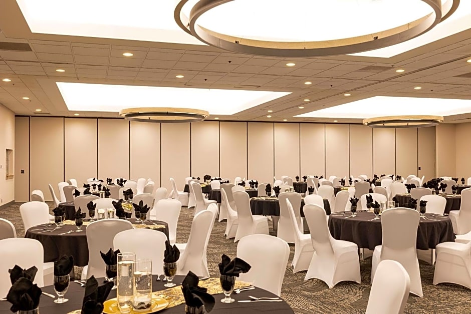 DoubleTree by Hilton Austin, MN