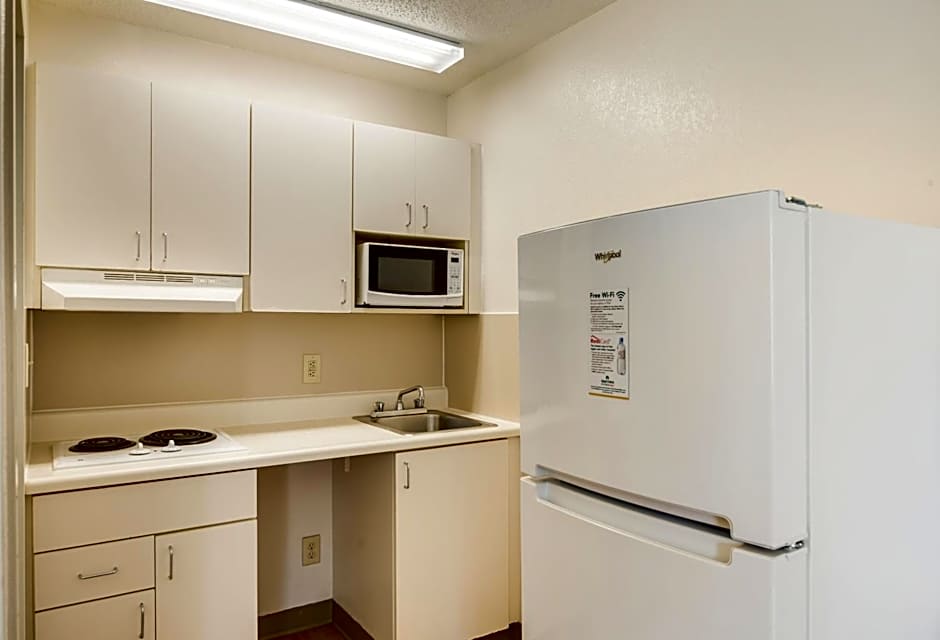 HomeTowne Studios by Red Roof Spartanburg - Asheville Highway