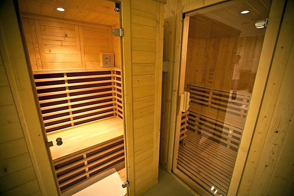 Jade Hotel-Ezüsthíd Hotel