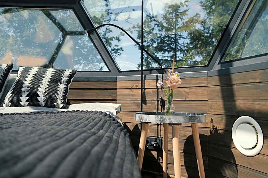 Peetri talu klaaskuplid Haapsalu lähedal