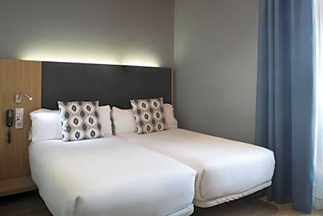 Double or Twin Room (1-2 Adults)