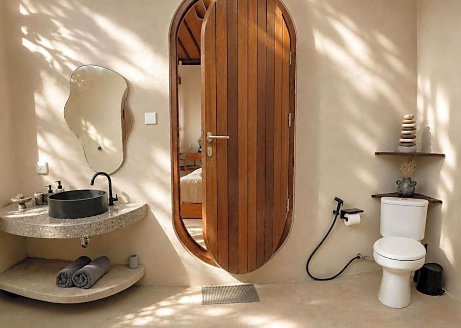 Kini Resort - Luxury Beachfront Bamboo Resort