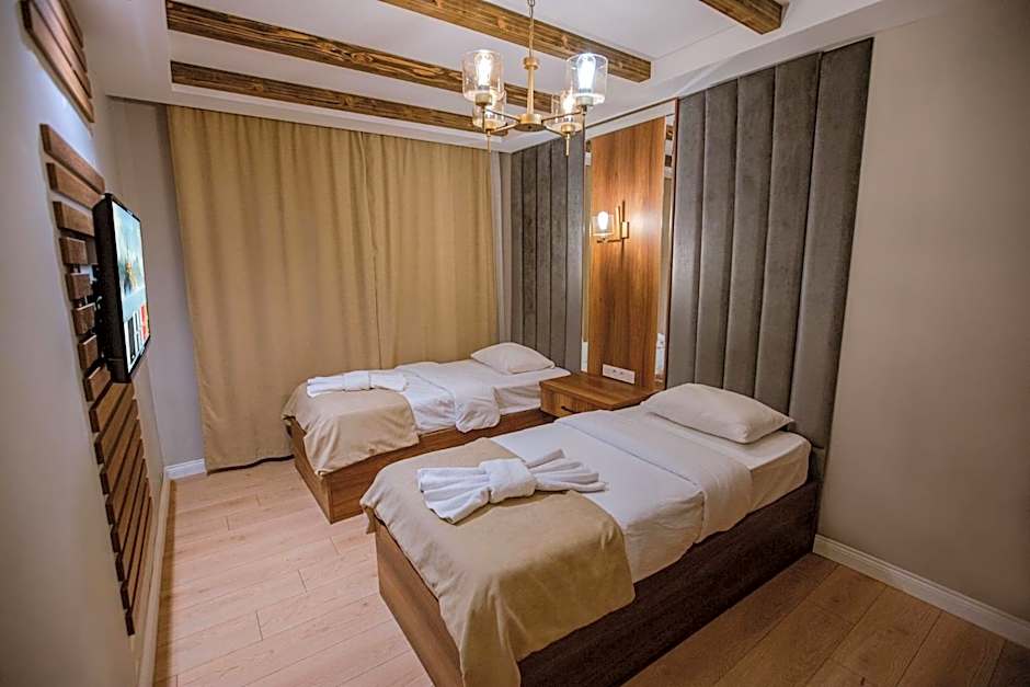 POISON GARDEN SUİTE