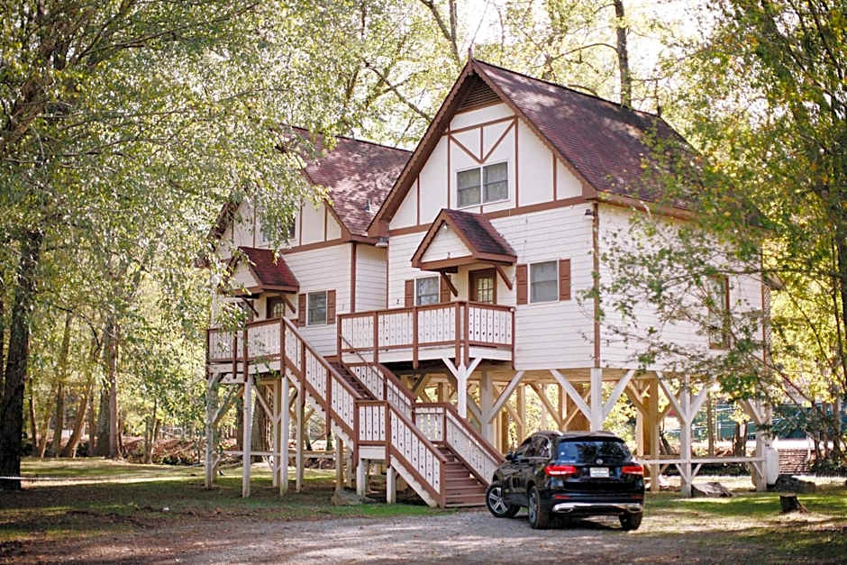 Riverbend Motel & Cabins