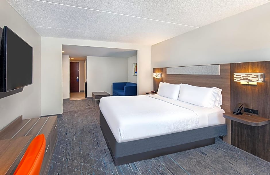 Holiday Inn Express & Suites Columbus at Northlake, an IHG Hotel