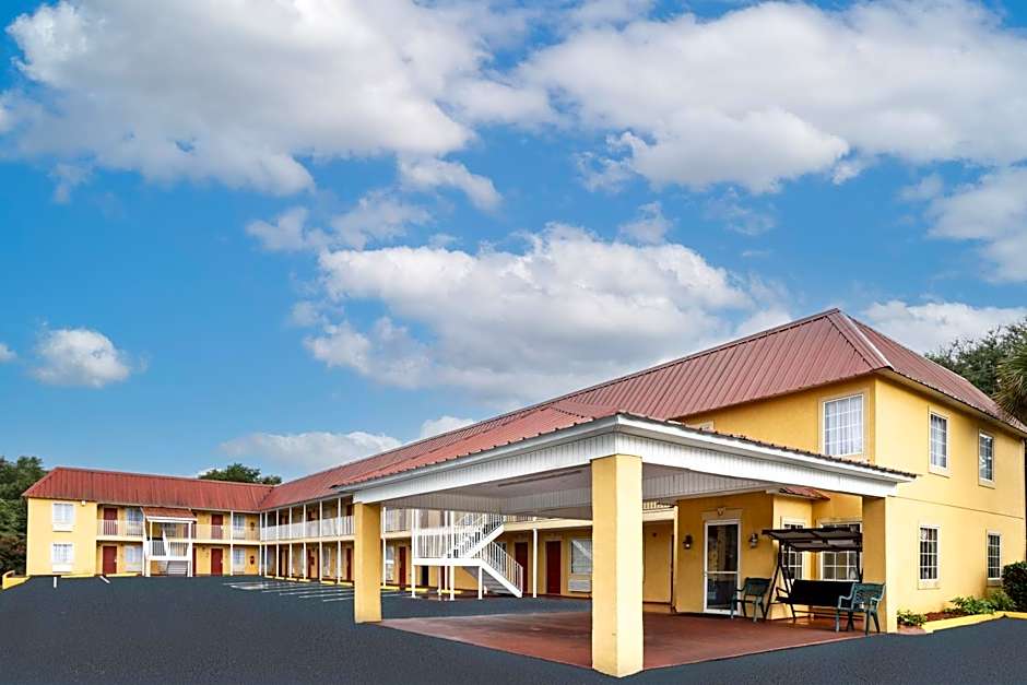 Days Inn by Wyndham Barnwell