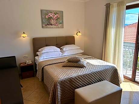 Triple Room with Balcony and Sea View