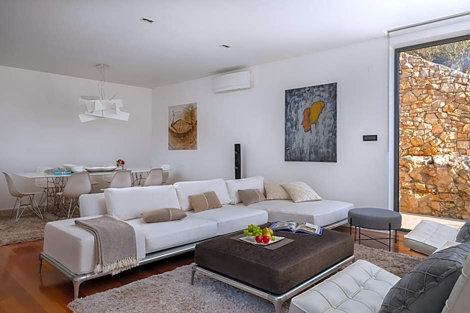 Beachfront Villa Grain of Salt with Pool