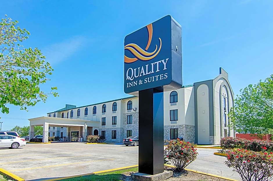 Quality Inn and Suites Near Tanger Outlet Mall