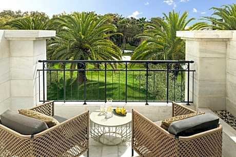 Family Suite, 2 Bedroom Suite, Bedroom 1: King, Bedroom 2: King, Sofa Bed, Garden View, Terrace