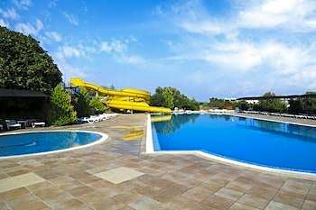 Akay Garden Family Club