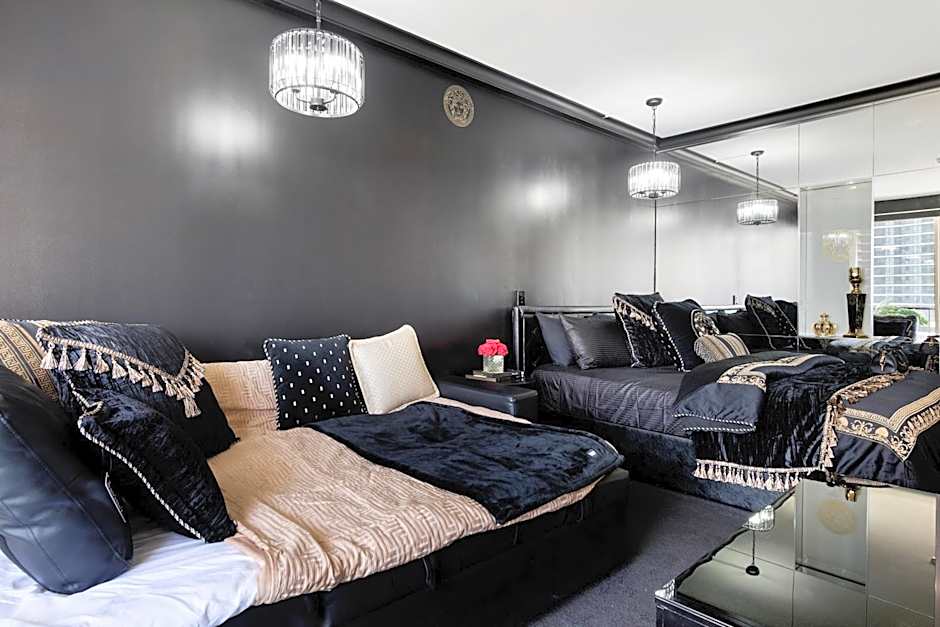 Medusa's Luxe Retreat - Prime Surfers Paradise Spot