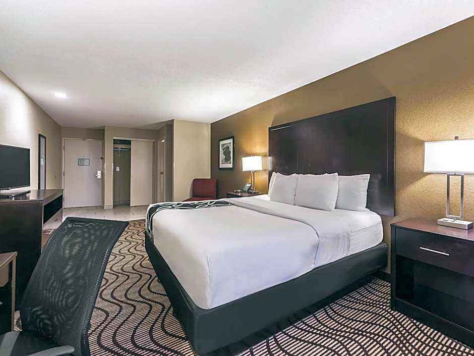La Quinta Inn & Suites by Wyndham Collinsville - St Louis
