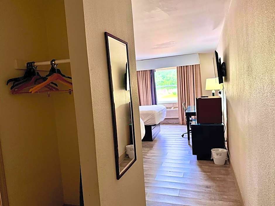 University Inn of Carbondale by Hotel O