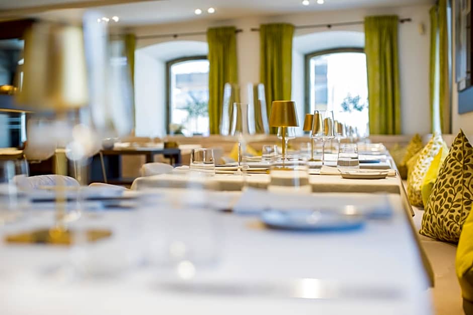 Iris Porsche Hotel & Restaurant