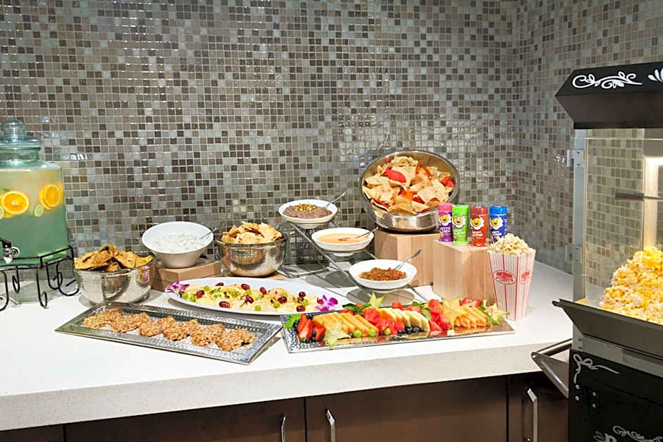 Embassy Suites By Hilton San Antonio Brooks Hotel - Spa