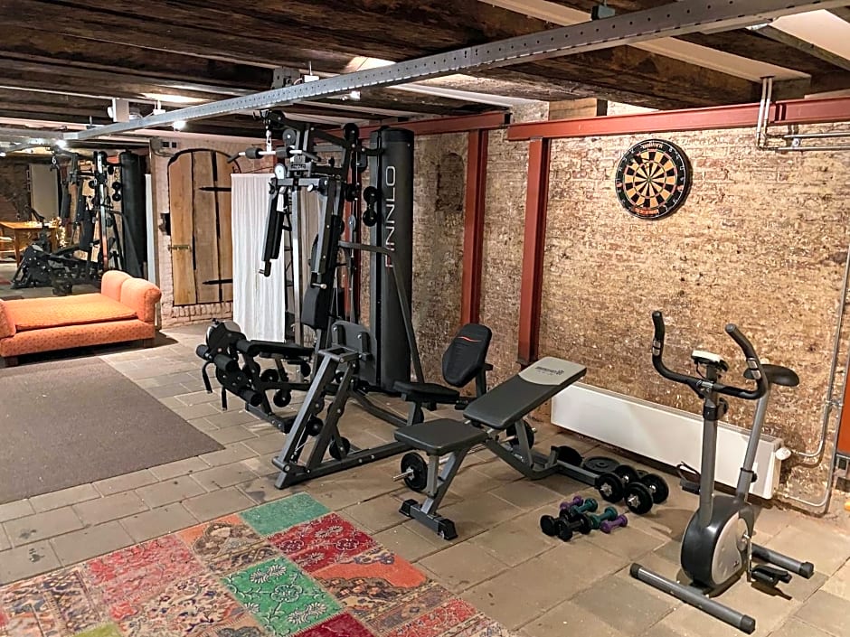 Top-notch apartment along canal in historic centre