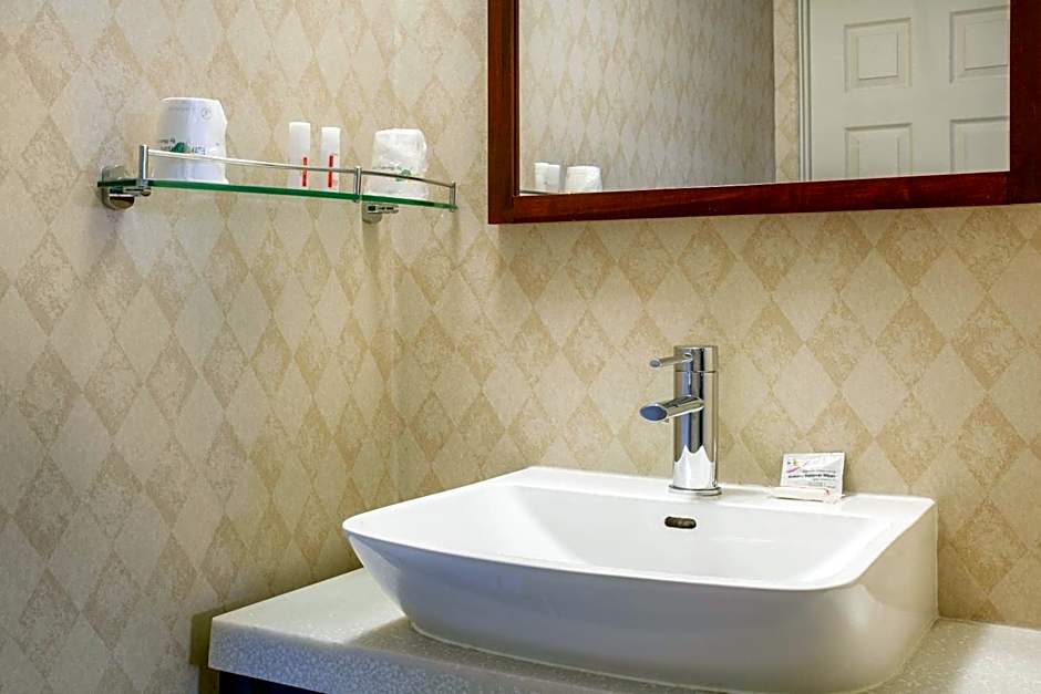 Howard Johnson by Wyndham Kingston