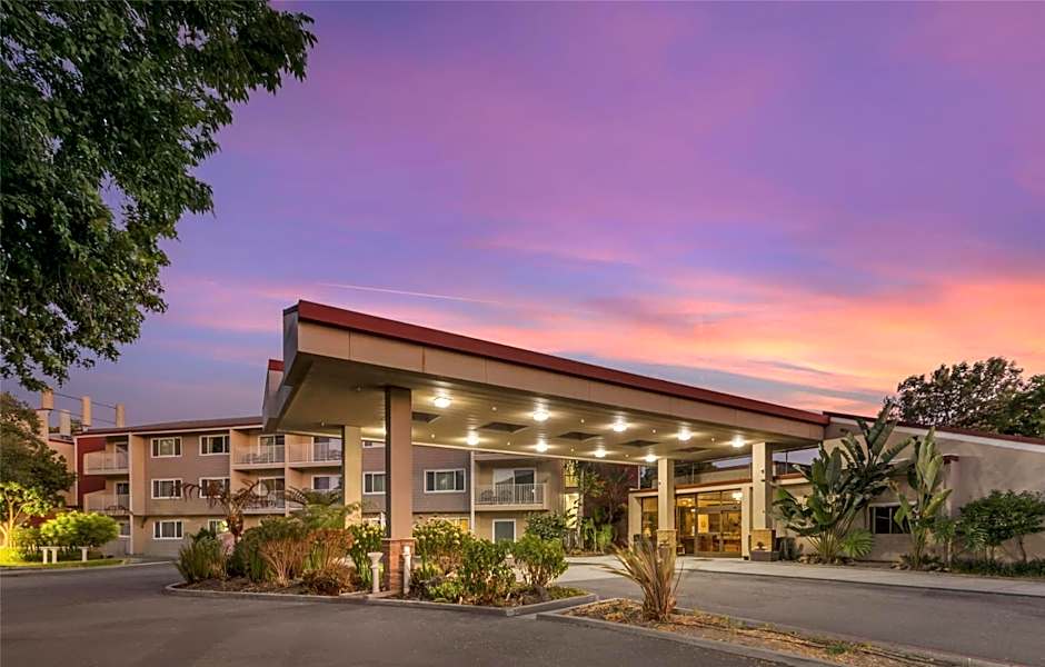 Best Western Plus Garden Court Inn