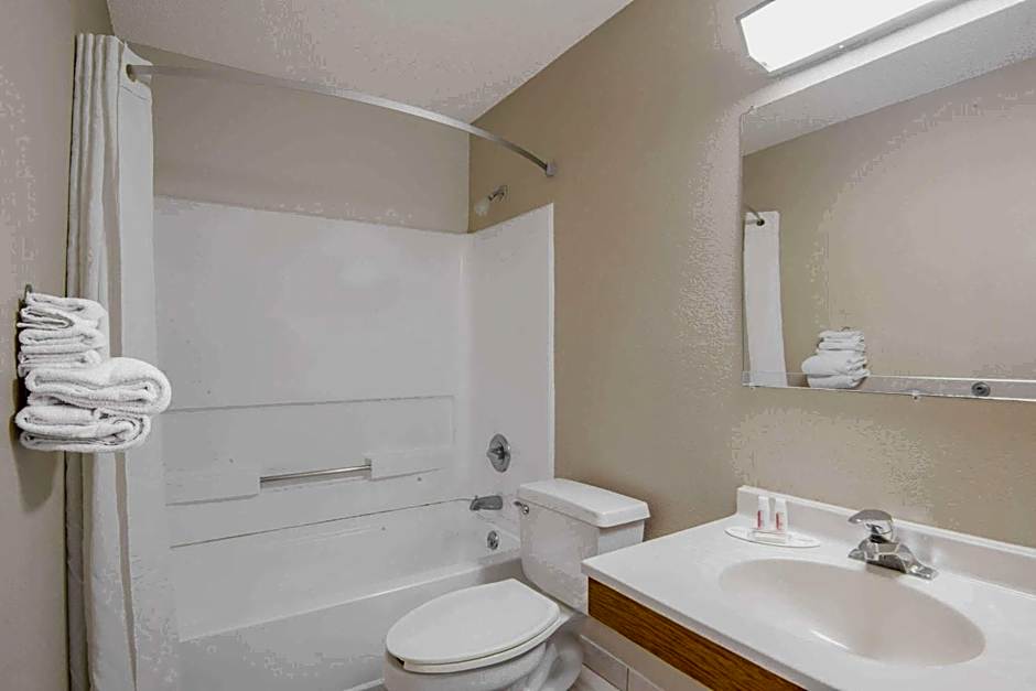 Super 8 by Wyndham Knoxville