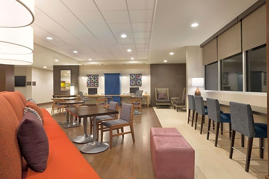 Home2 Suites by Hilton Phoenix Glendale-Westgate