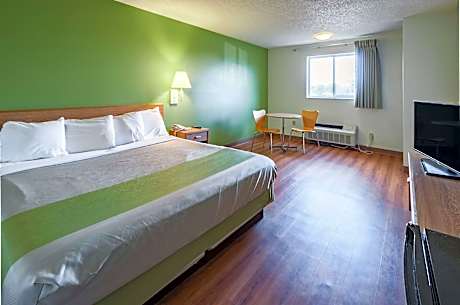 1 King Bed | Suite, Non-Smoking