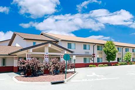 Super 8 by Wyndham Middletown