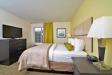1 Queen Studio Suite