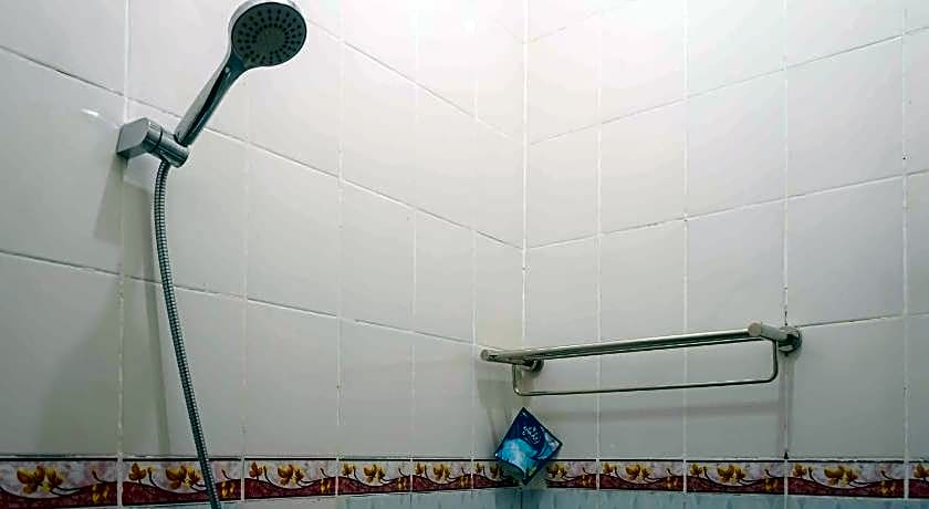 RedDoorz Plus @ Alun Alun Nganjuk