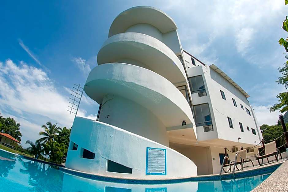 LA LOMA SUITES