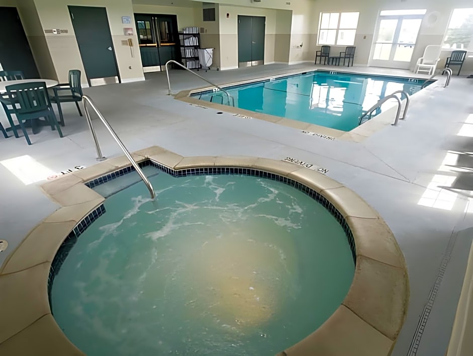 Country Inn & Suites by Radisson, Dundee, MI