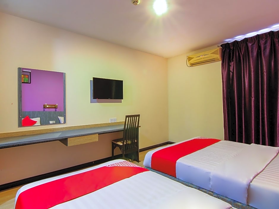 Super OYO 43930 Hotel Esplanade