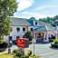 Econo Lodge Inn & Suites Marietta