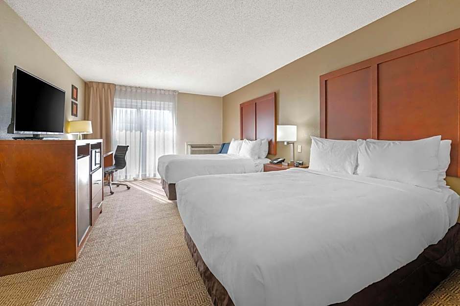 Comfort Inn & Suites North At The Pyramids