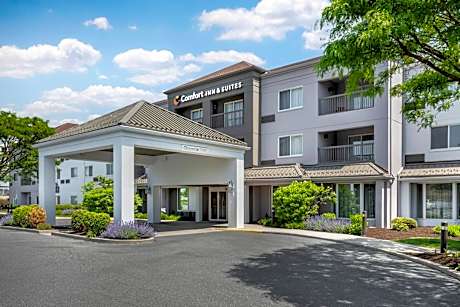 Comfort Inn & Suites Bethlehem Lehigh Valley Airport