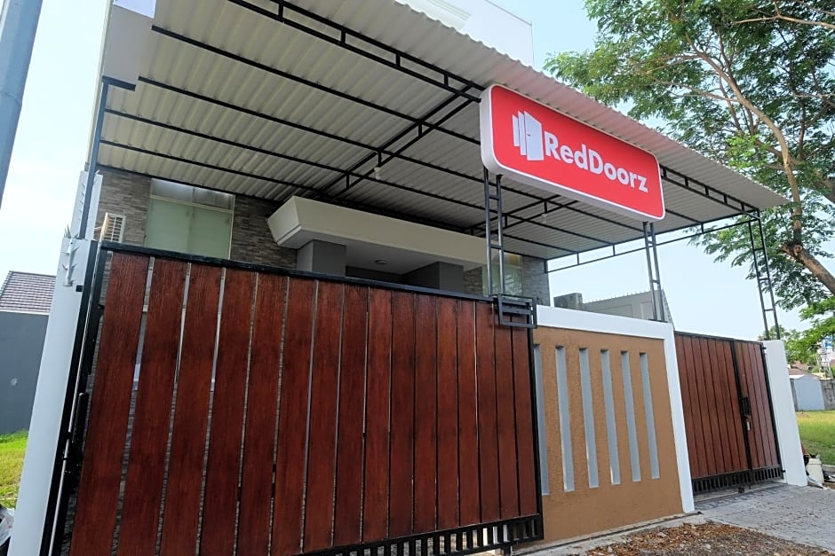 RedDoorz near Kawasan Bandara Ahmad Yani Semarang 2