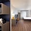 Comfort Suites Outlet Center