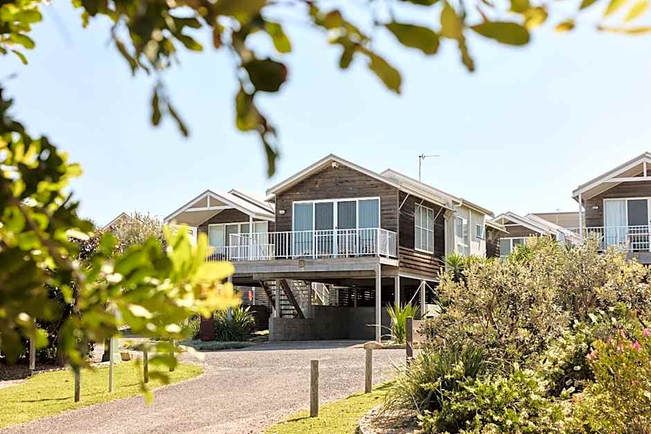 Caves Coastal Bar & Bungalows