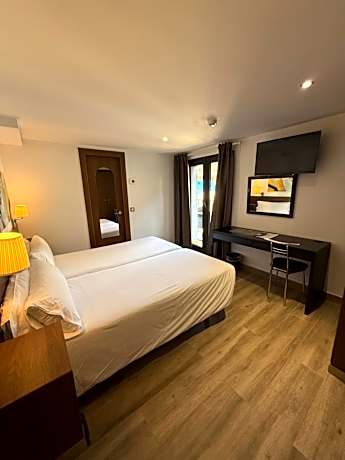 Twin Room with Balcony