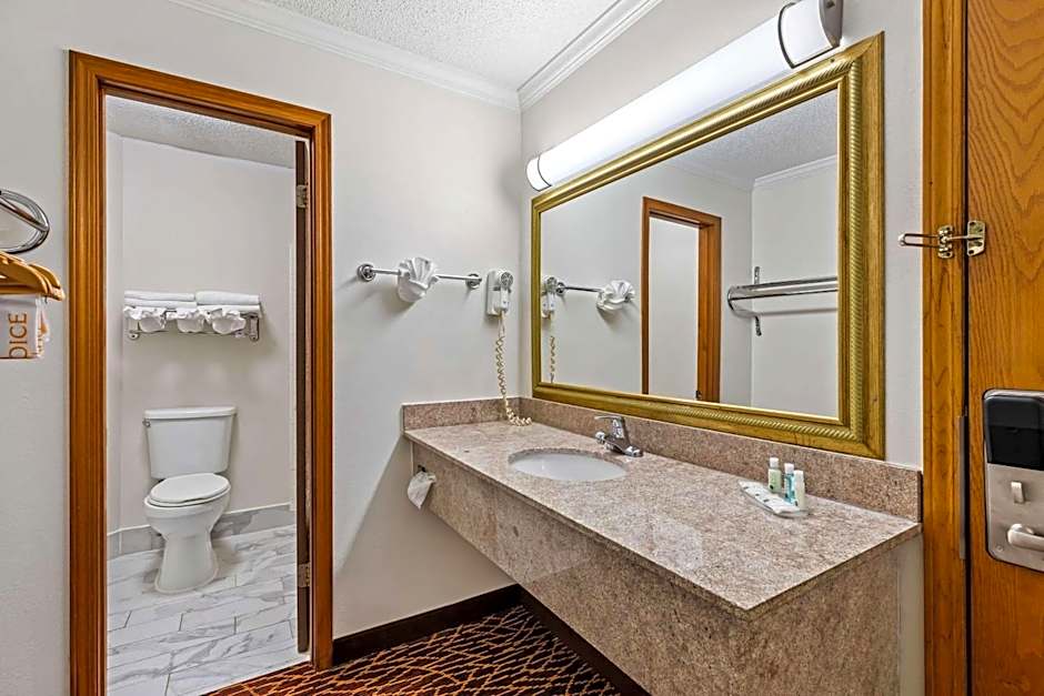 Quality Inn Marietta near Dobbins ARB