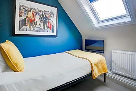 Single Room with Shared Bathroom