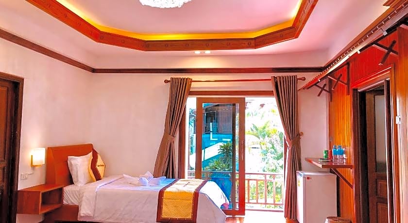 Merry Riverside Hotel