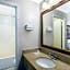Upper Lake Inn & Suites