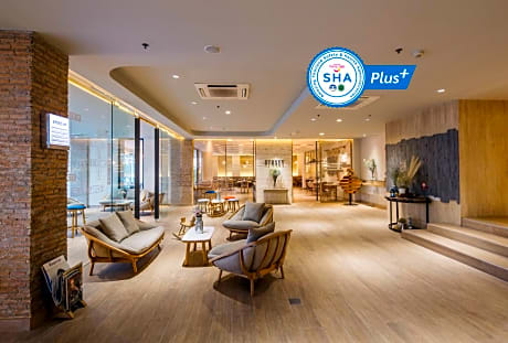 Clef Hotel Bangkok  (SHA Extra Plus)