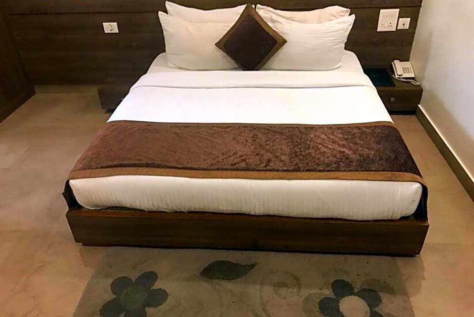 Goroomgo City Square Hisar