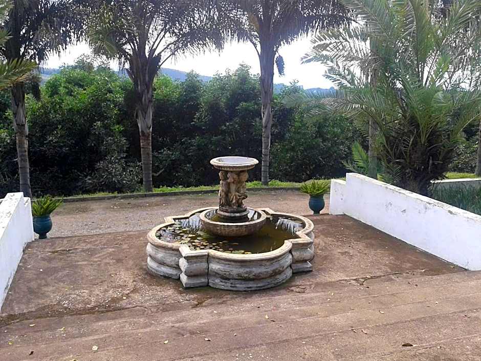 Sherwood's Country House