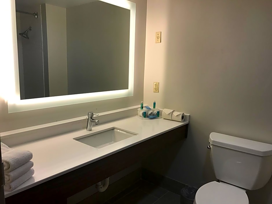 Holiday Inn Express Hotel & Suites Louisville East, an IHG Hotel