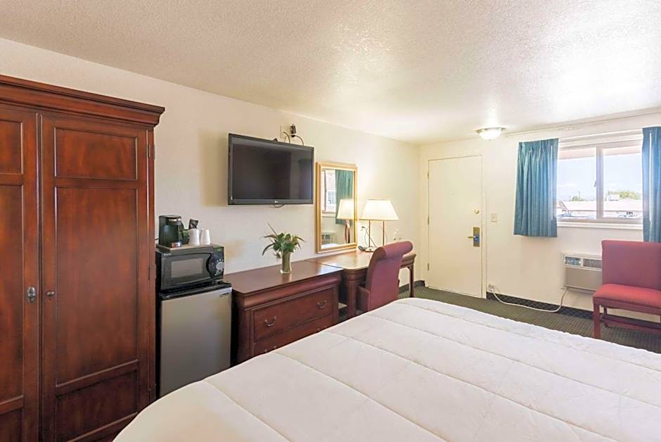 Photo 1 of 3 of 1 King Bed, Nonsmoking
